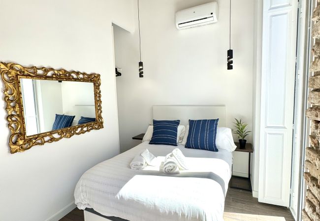 Apartment in Málaga - S H Bright Carreteria I